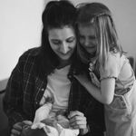 Portrait photo of a happy woman.